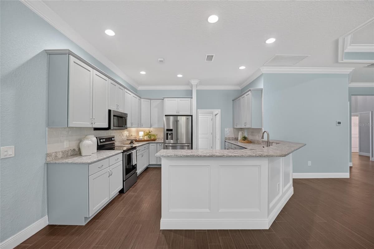 10216 JULIA ISLES AVENUE — photo 13 of 56