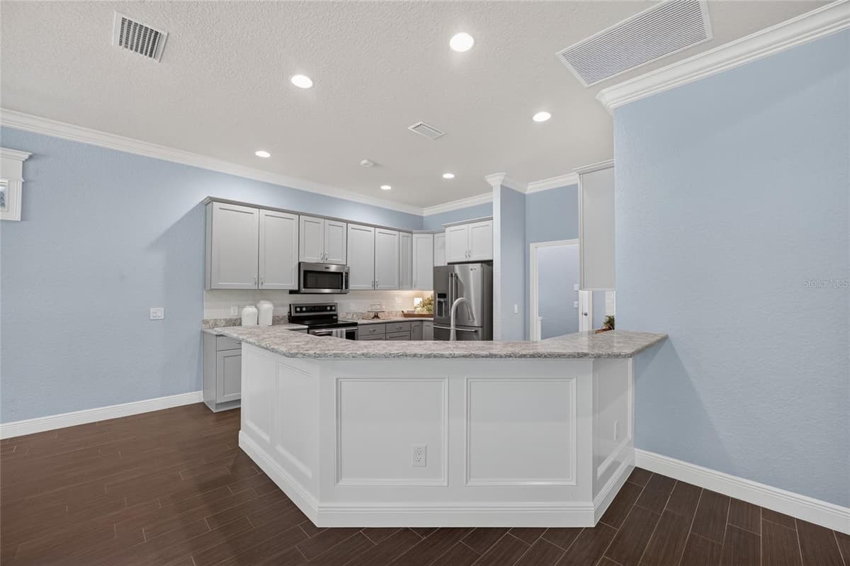 10216 JULIA ISLES AVENUE — photo 12 of 56