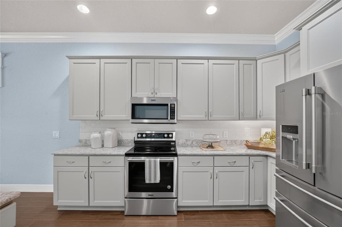 10216 JULIA ISLES AVENUE — photo 17 of 56
