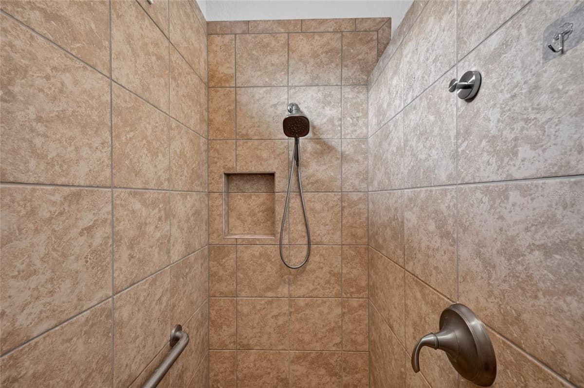 10216 JULIA ISLES AVENUE — photo 34 of 56