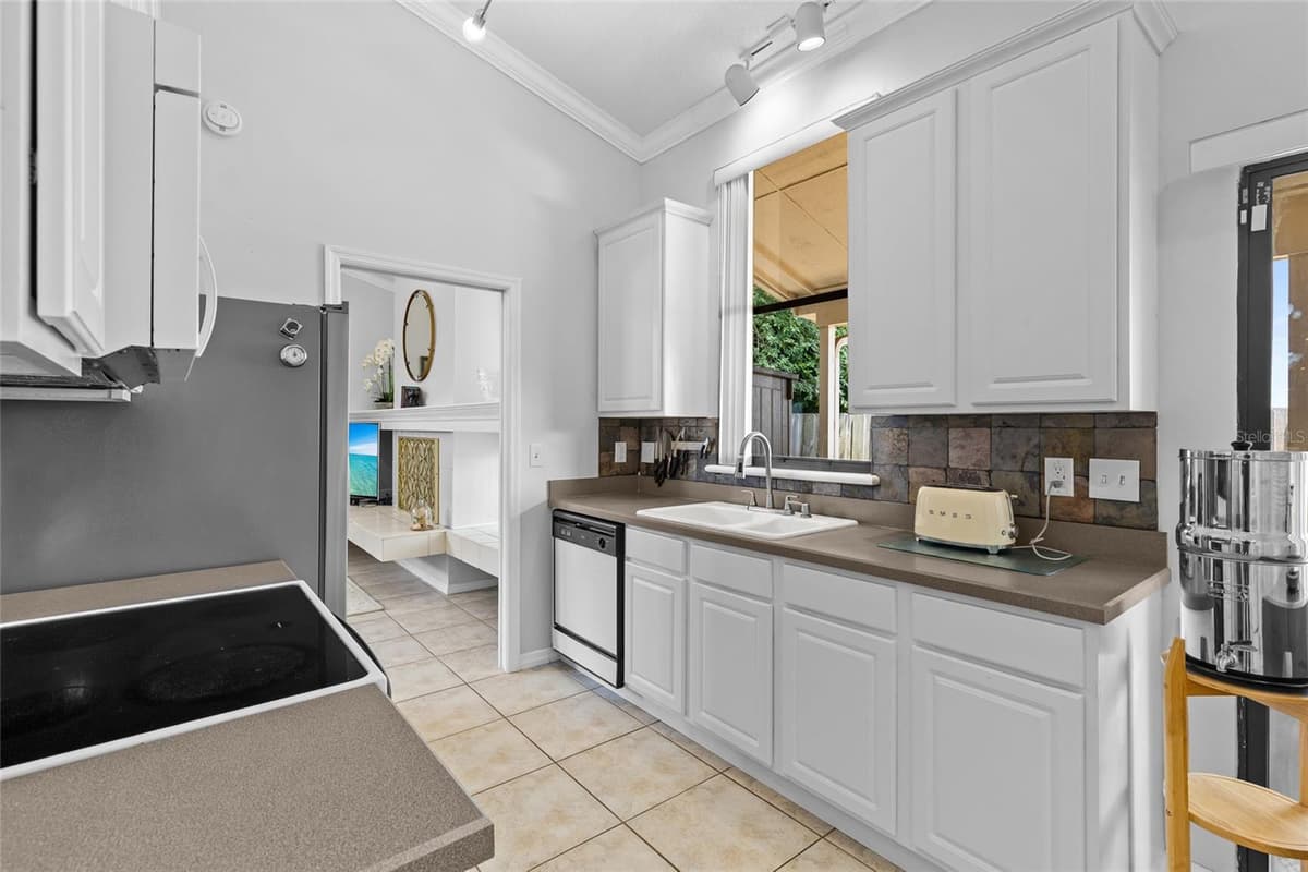 933 BEARDED OAKS TERRACE — photo 9 of 38