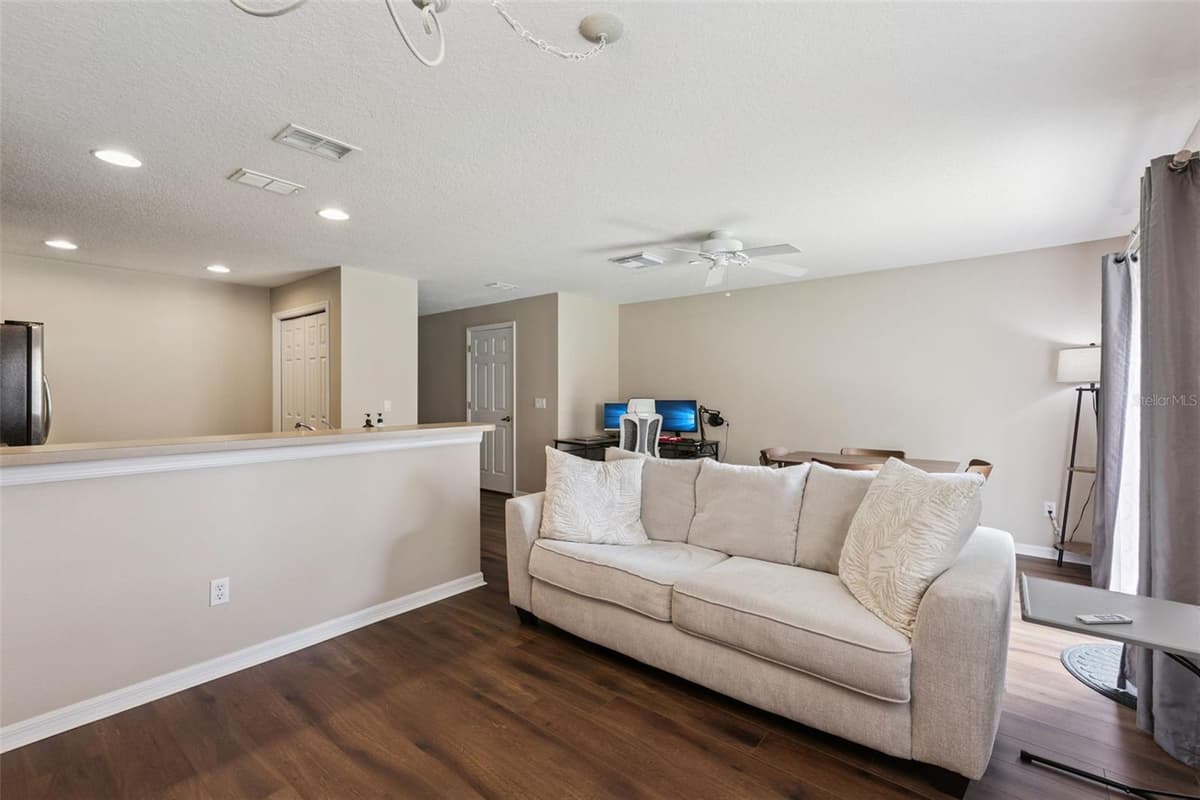 4246 TRIDENT POINT — photo 4 of 37