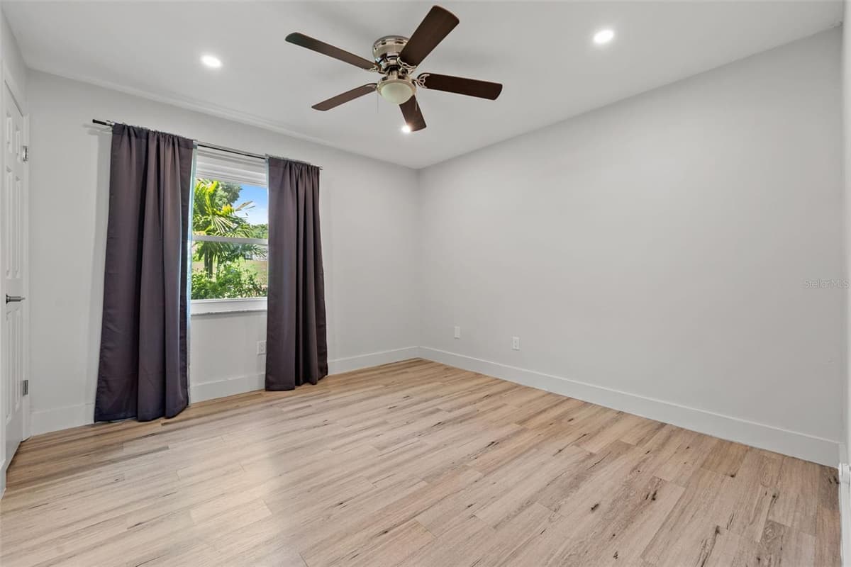 415 BARCLAY AVENUE — photo 22 of 35