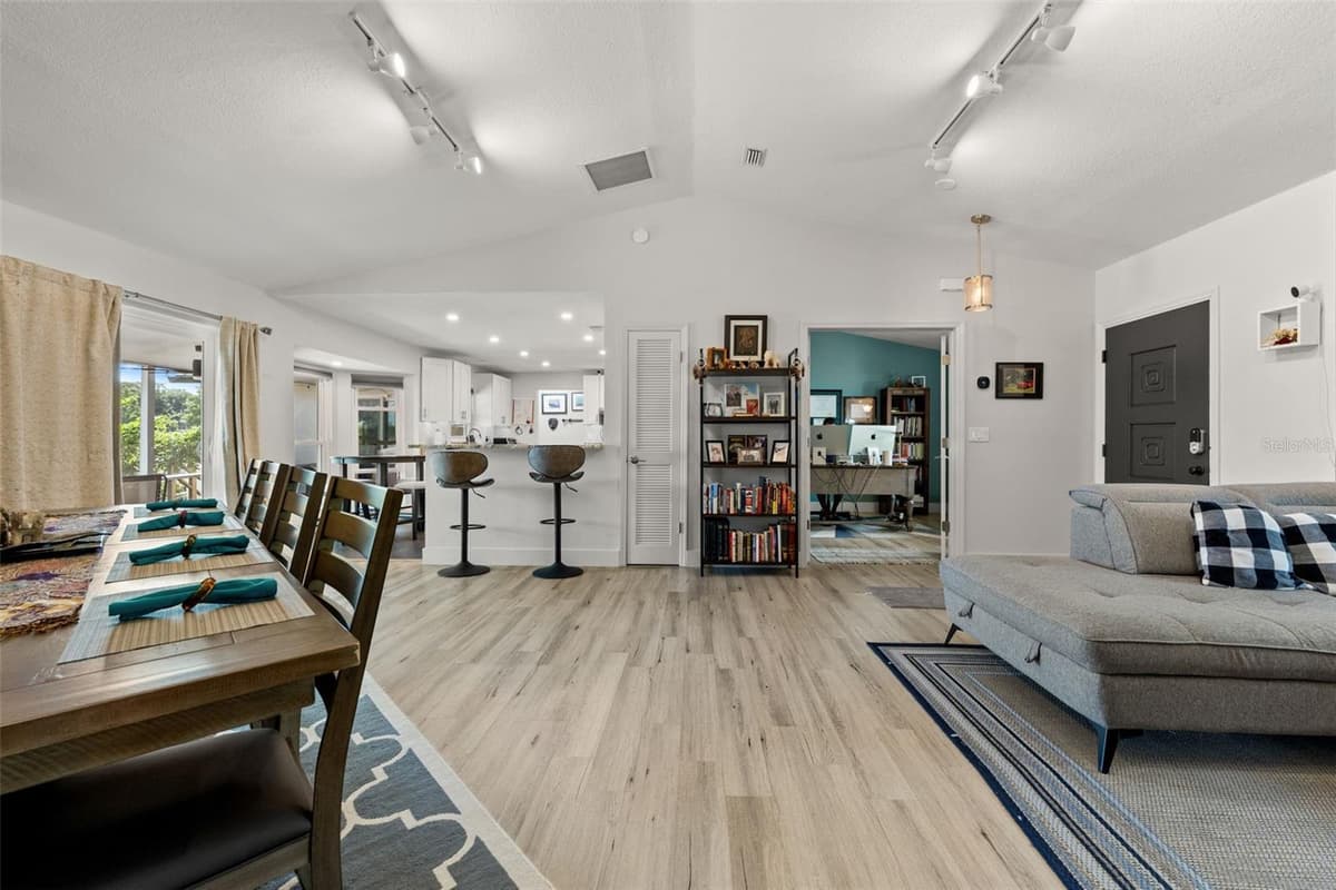 415 BARCLAY AVENUE — photo 9 of 35