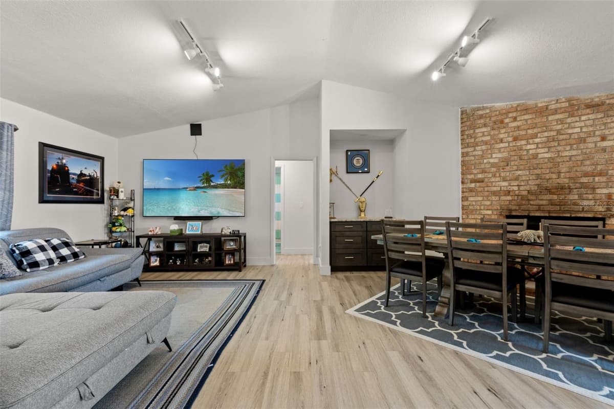 415 BARCLAY AVENUE — photo 8 of 35
