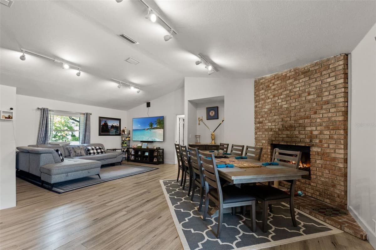 415 BARCLAY AVENUE — photo 10 of 35