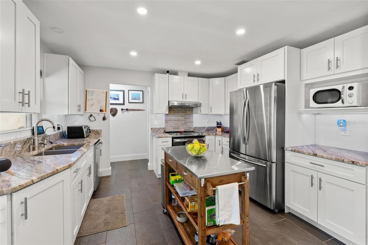 415 BARCLAY AVENUE — photo 14 of 35