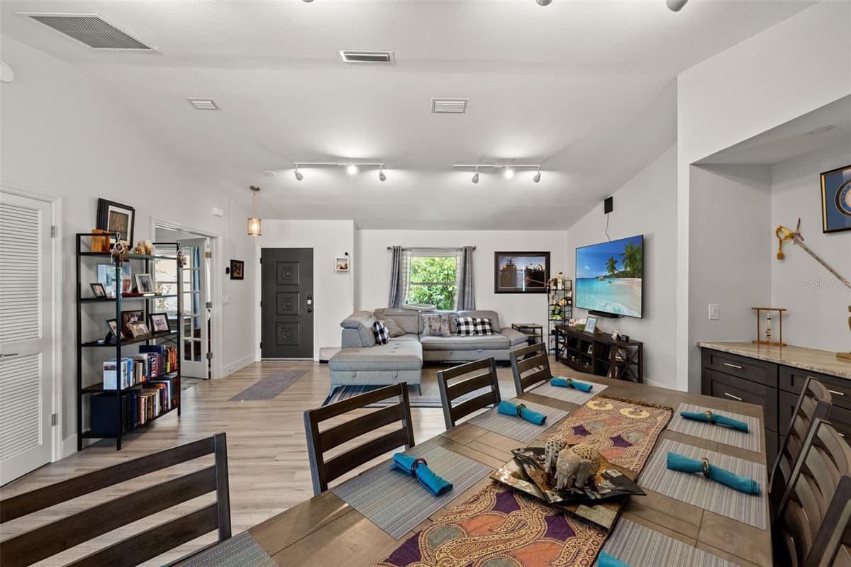 415 BARCLAY AVENUE — photo 11 of 35