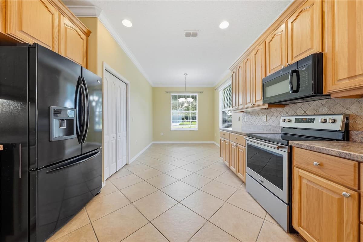 81 TWIN LAKE CIR — photo 7 of 62