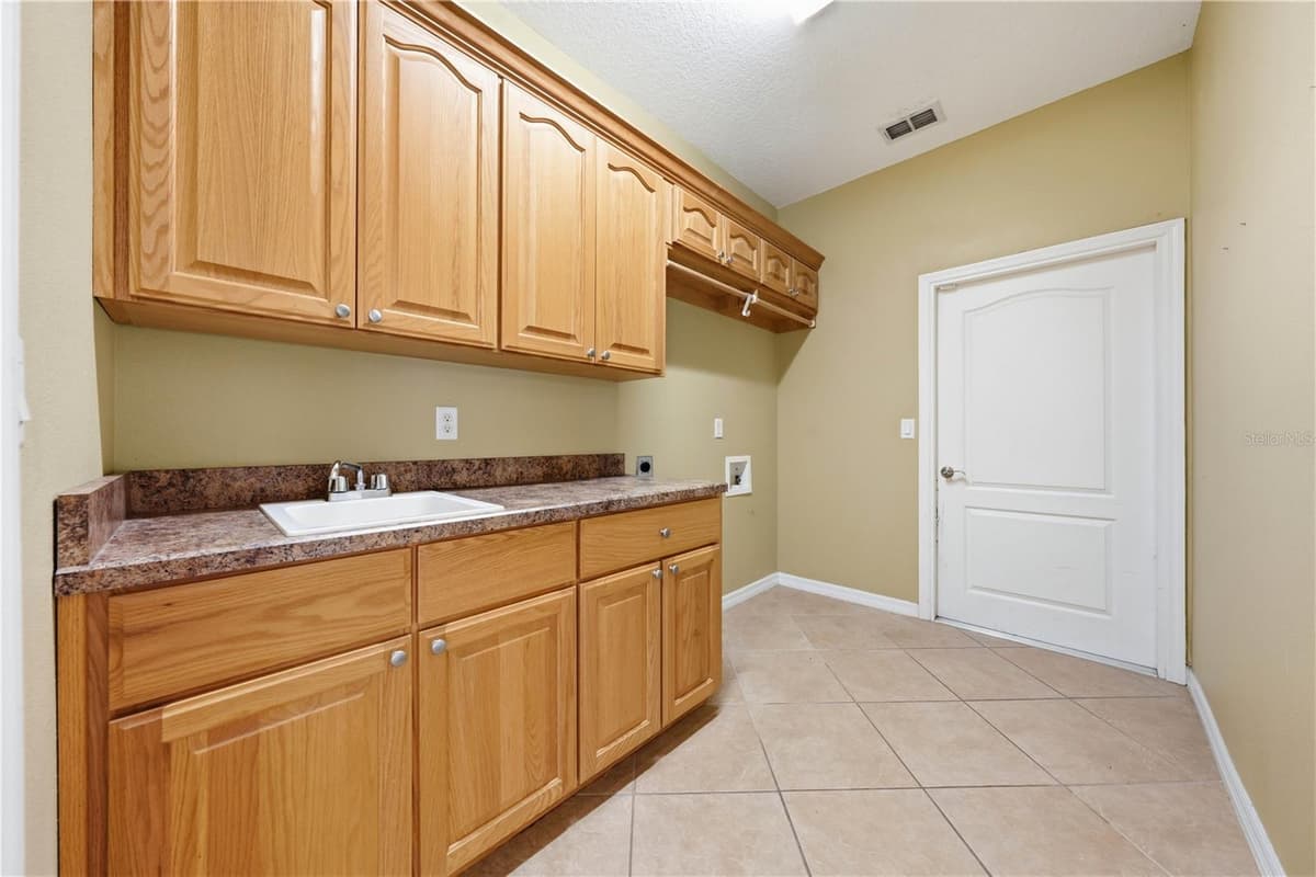 81 TWIN LAKE CIR — photo 32 of 62