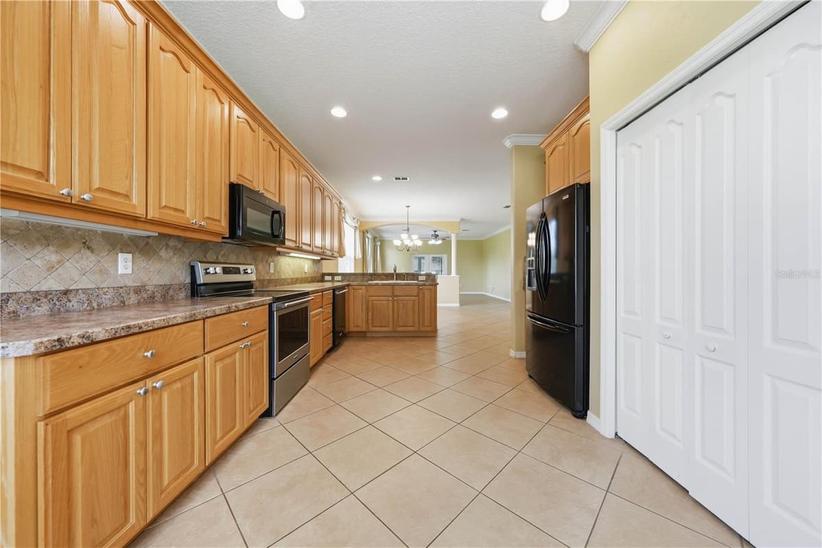 81 TWIN LAKE CIR — photo 8 of 62