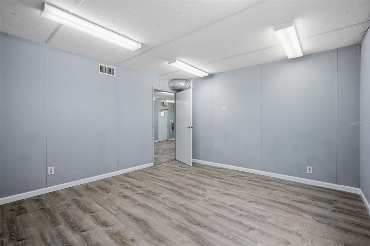 15464 CORTEZ BOULEVARD — photo 35 of 52
