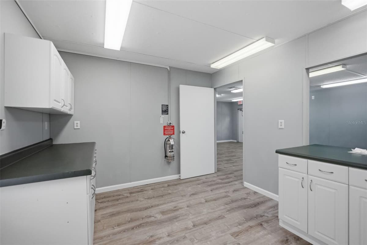 15464 CORTEZ BOULEVARD — photo 12 of 52