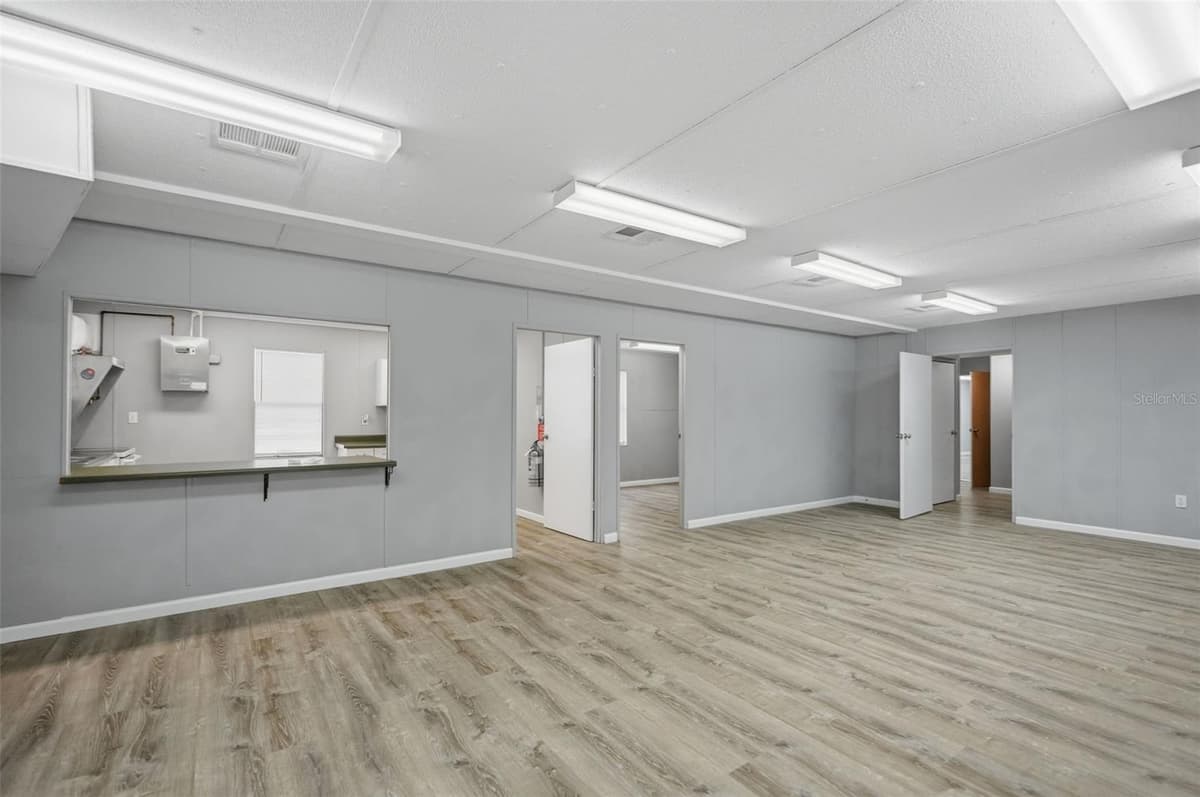 15464 CORTEZ BOULEVARD — photo 7 of 52
