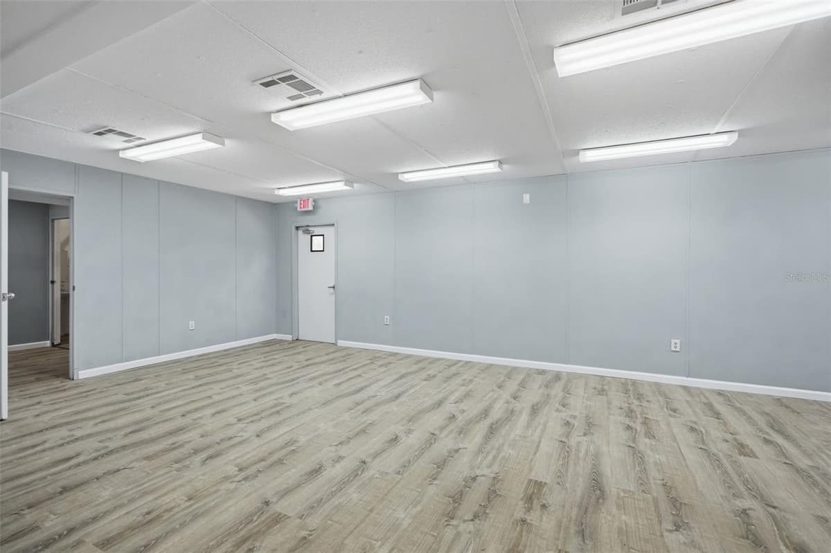 15464 CORTEZ BOULEVARD — photo 14 of 52