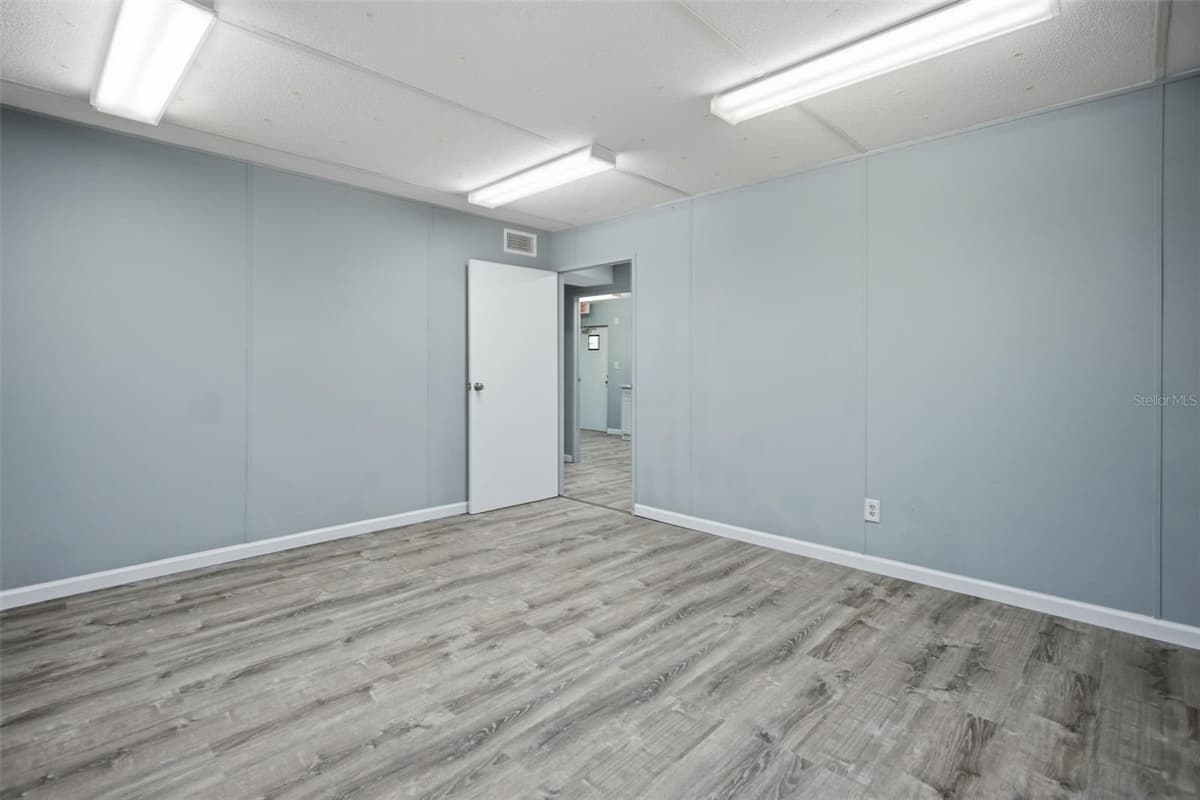 15464 CORTEZ BOULEVARD — photo 33 of 52