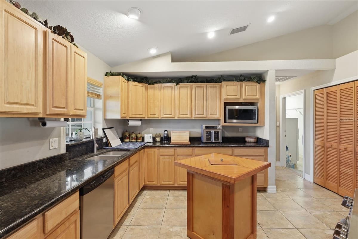 1277 EAST CREEK TRAIL — photo 11 of 51
