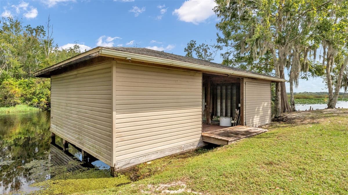237 KENT COURT — photo 12 of 78