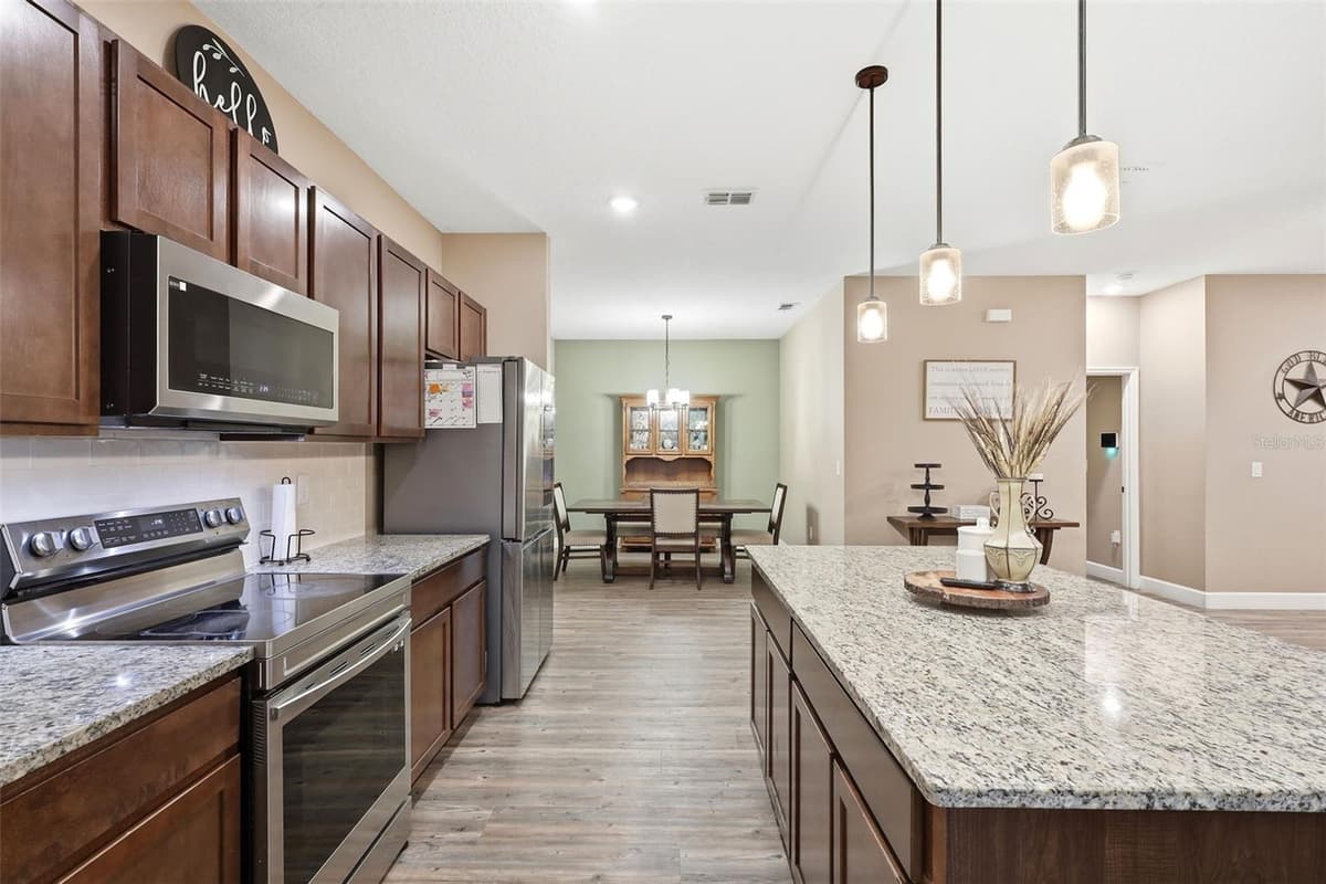 425 SPRING GARDEN AVENUE — photo 12 of 40