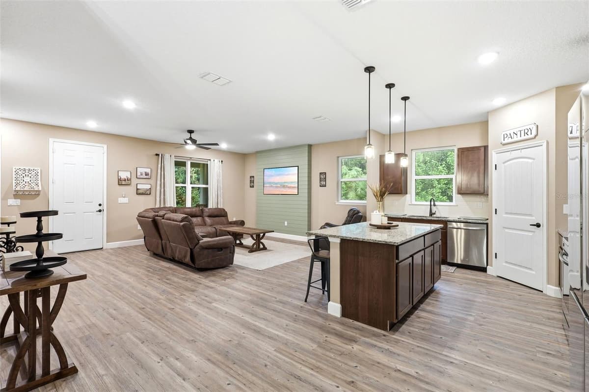 425 SPRING GARDEN AVENUE — photo 11 of 40
