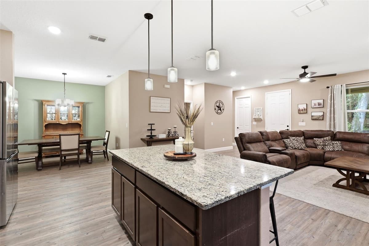 425 SPRING GARDEN AVENUE — photo 13 of 40