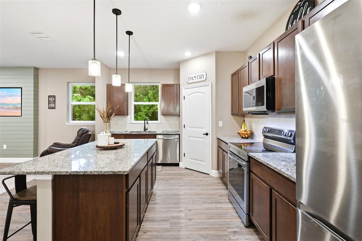 425 SPRING GARDEN AVENUE — photo 16 of 40