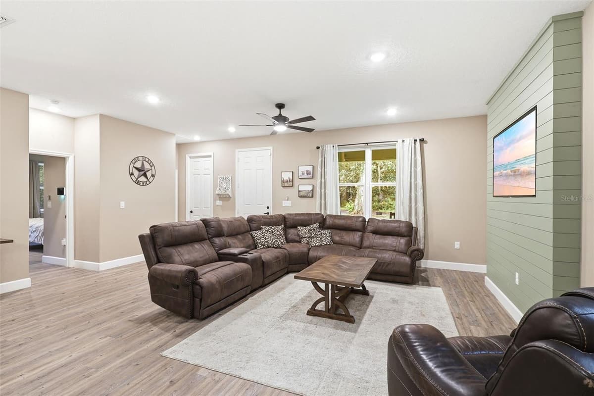 425 SPRING GARDEN AVENUE — photo 6 of 40