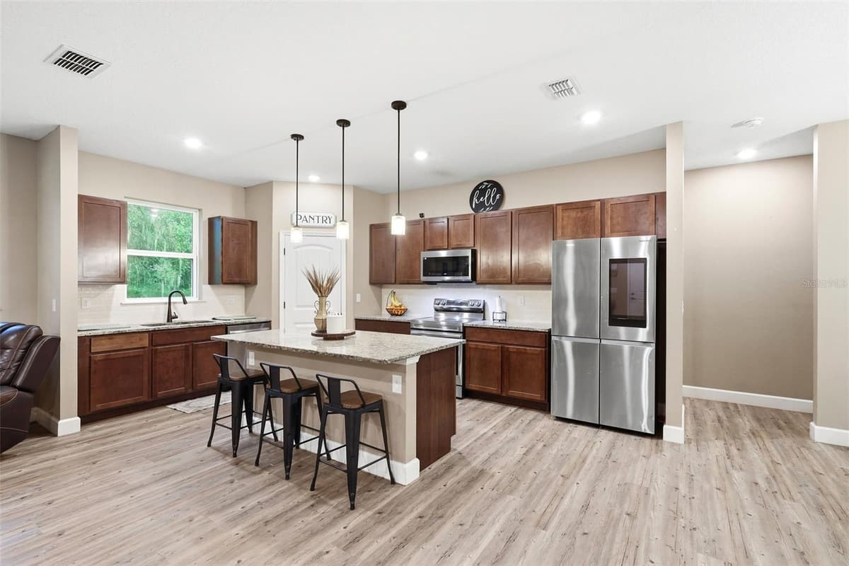 425 SPRING GARDEN AVENUE — photo 9 of 40