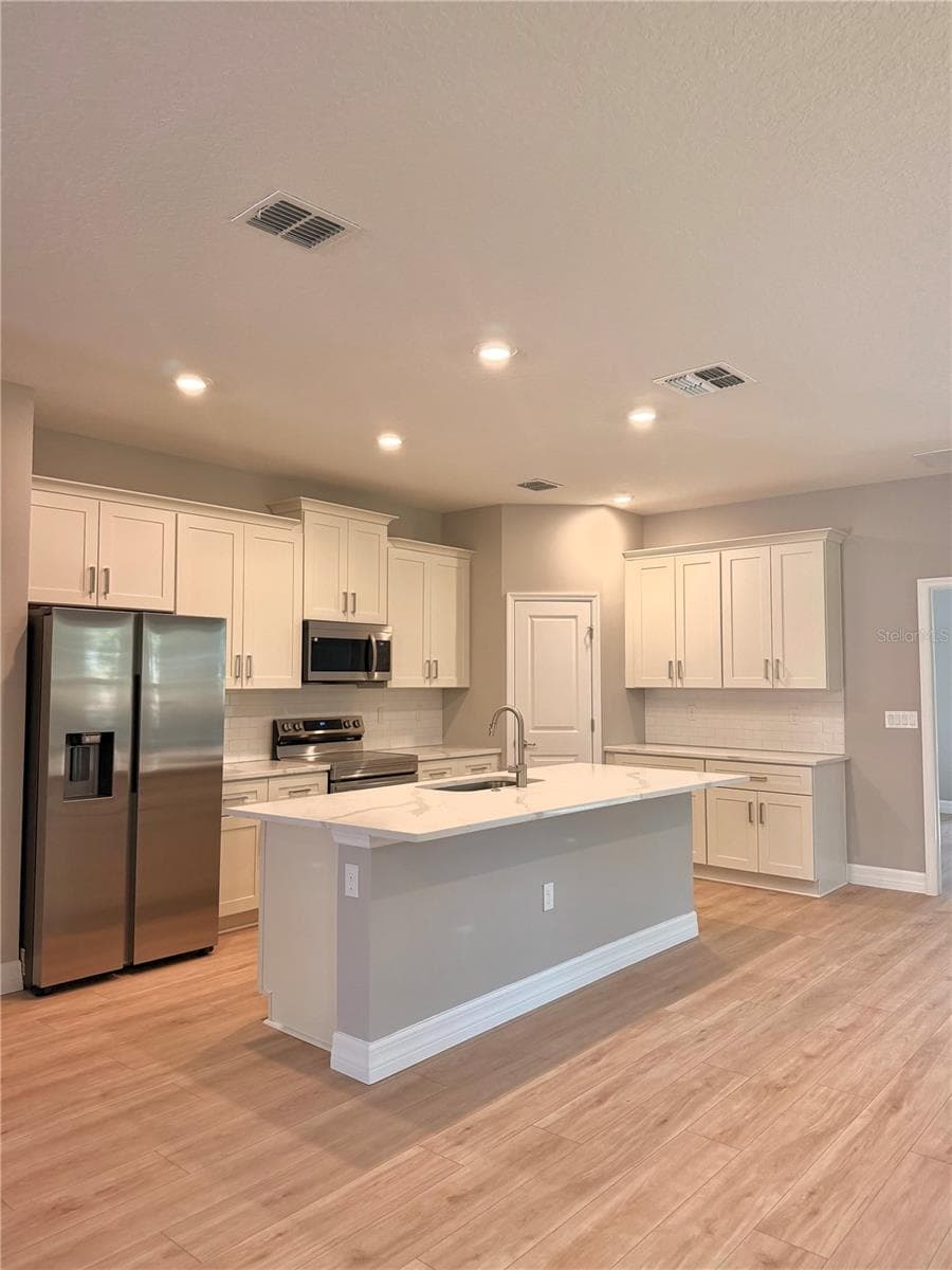 5226 PRENTICE LANE — photo 3 of 27