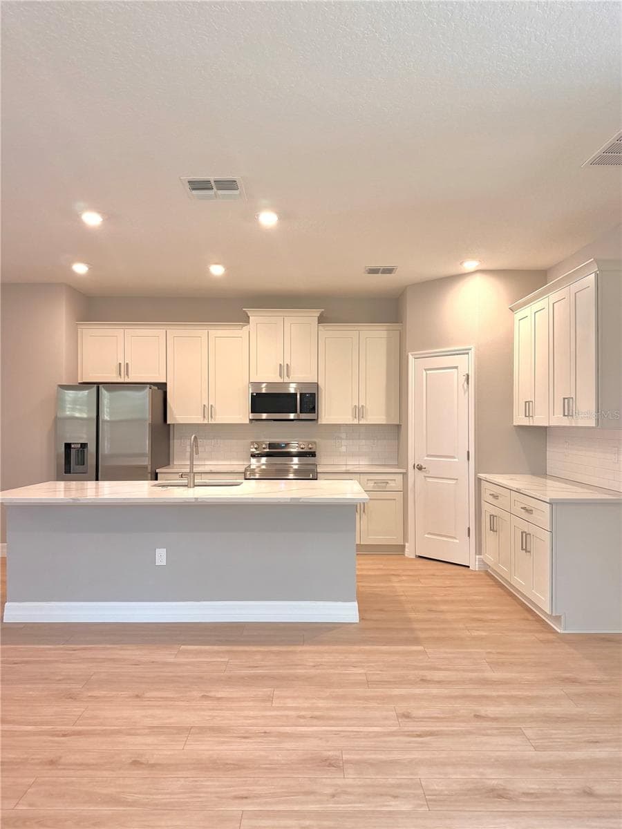 5226 PRENTICE LANE — photo 4 of 27
