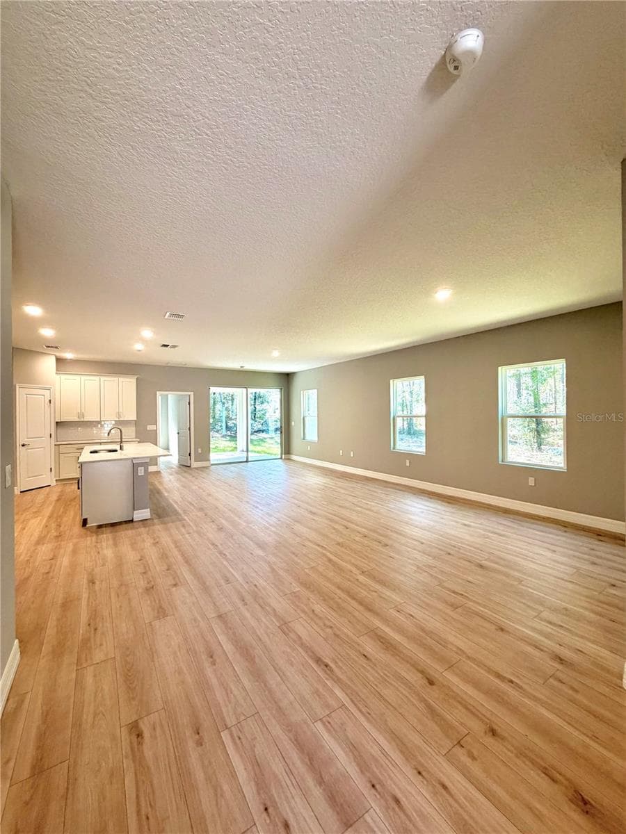 5226 PRENTICE LANE — photo 2 of 27