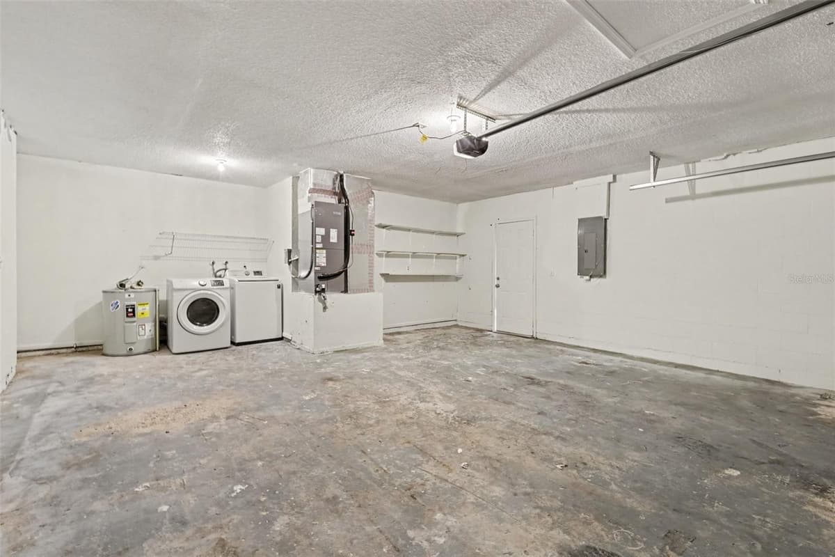 1916 HUDSON COURT — photo 23 of 26