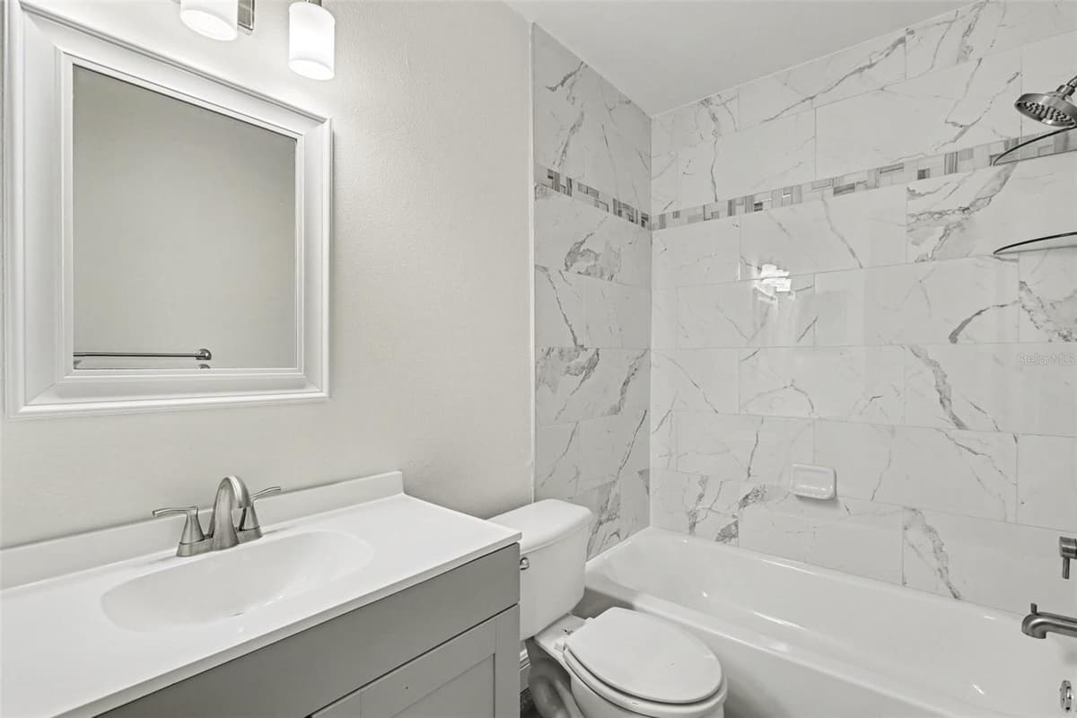 1916 HUDSON COURT — photo 21 of 26