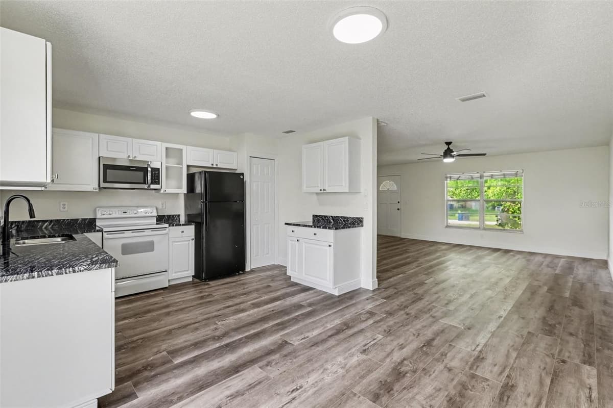 1916 HUDSON COURT — photo 8 of 26