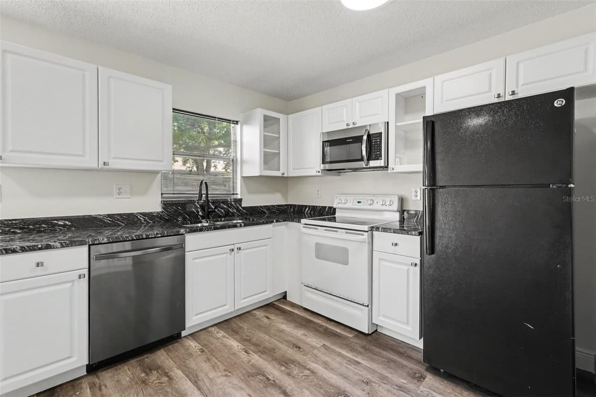1916 HUDSON COURT — photo 9 of 26