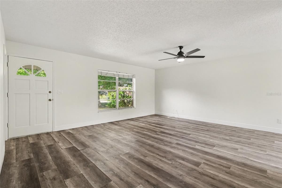 1916 HUDSON COURT — photo 3 of 26