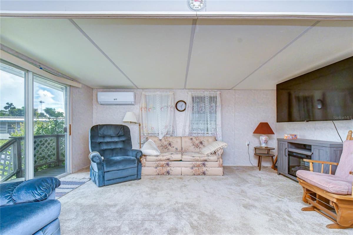 37344 HAMMOND DRIVE — photo 14 of 33