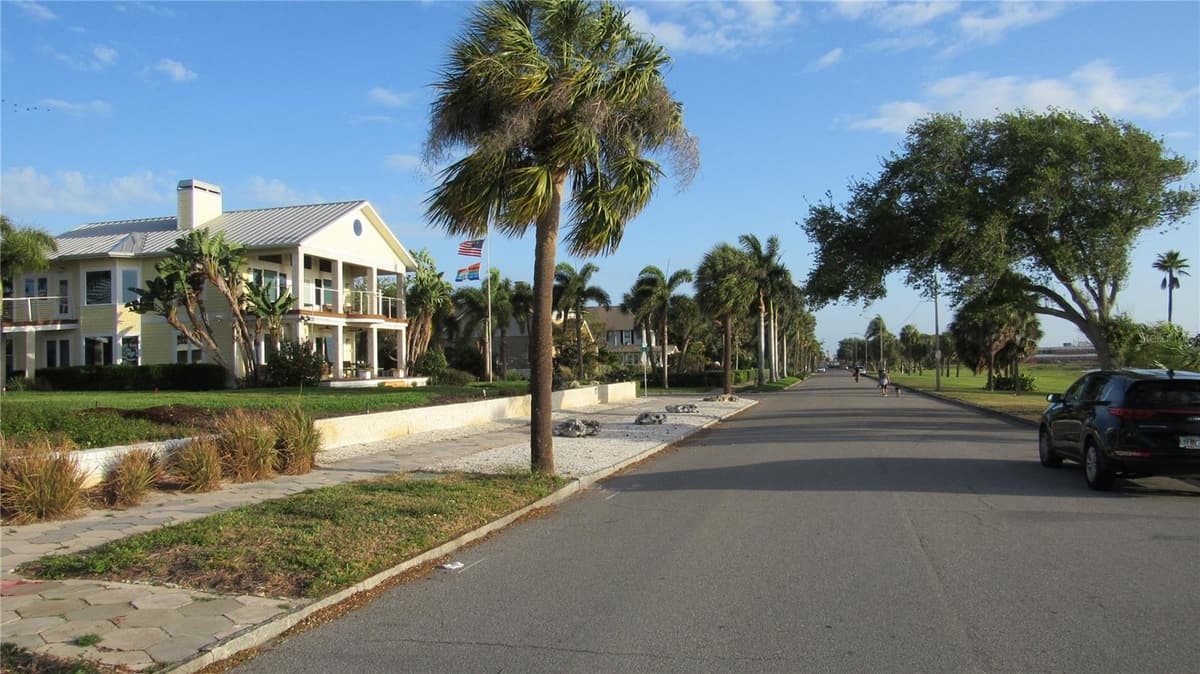1817 BEACH DRIVE — photo 11 of 18
