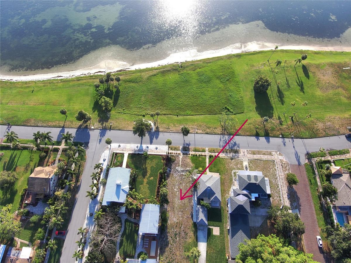 1817 BEACH DRIVE — photo 4 of 18