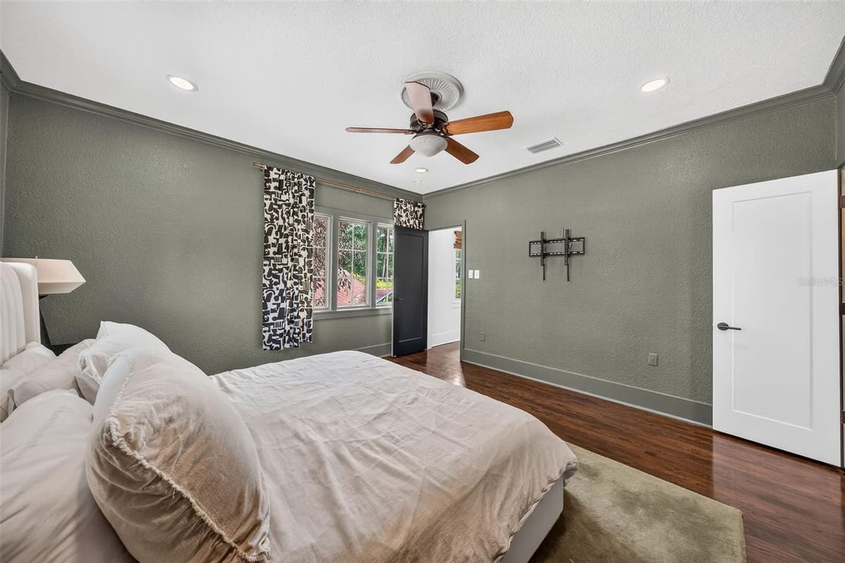 906 ALHAMBRA COURT — photo 48 of 71