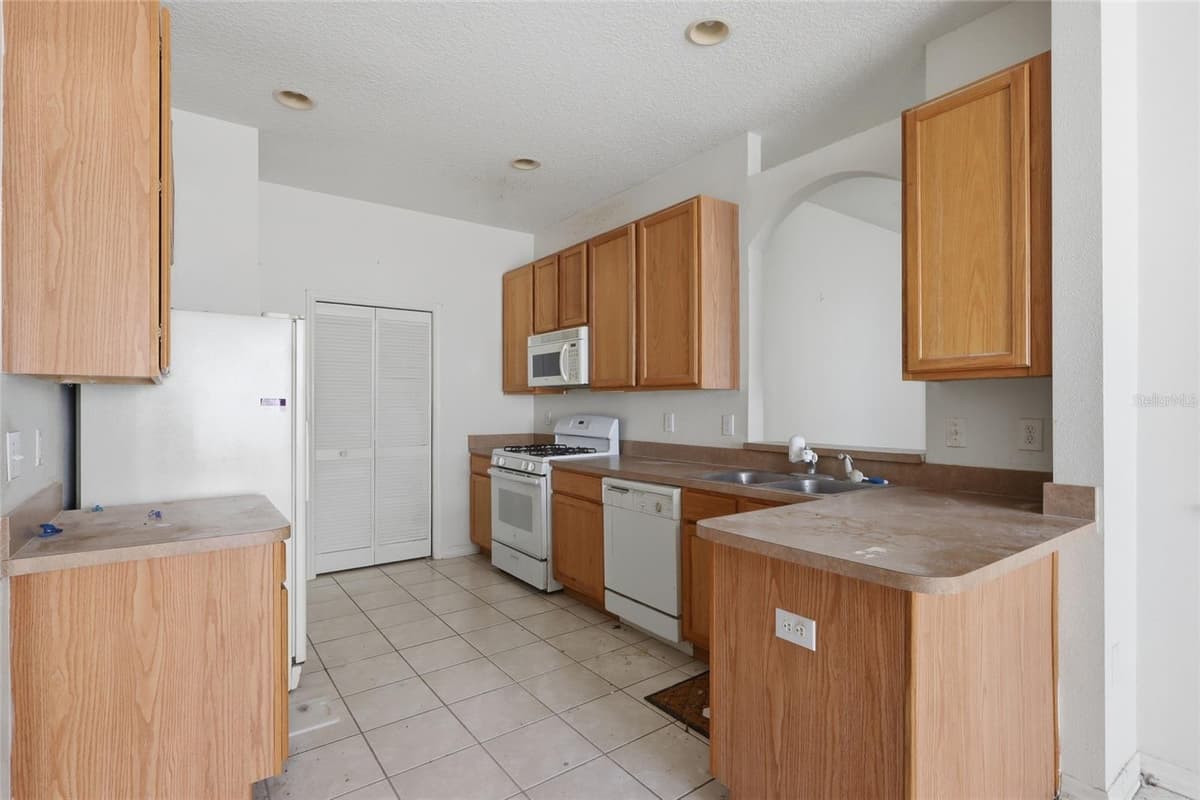 31421 SHAKER CIRCLE — photo 10 of 24