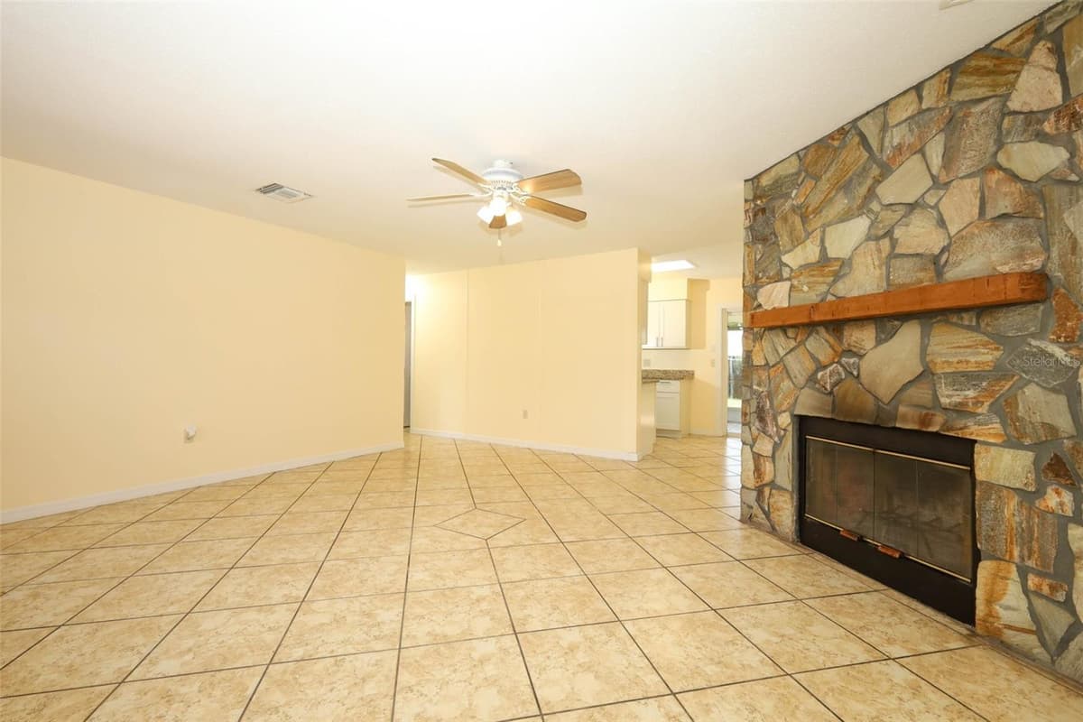 586 TULANE DRIVE — photo 5 of 31