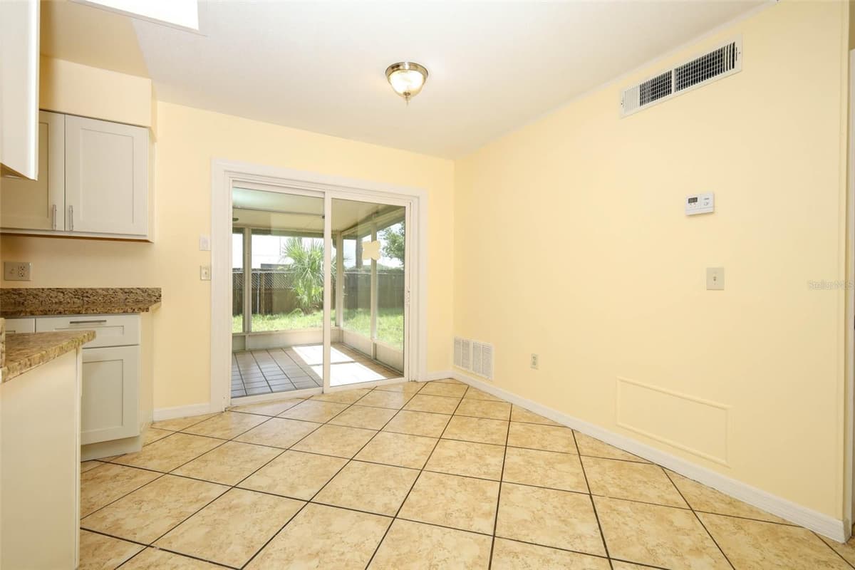 586 TULANE DRIVE — photo 9 of 31