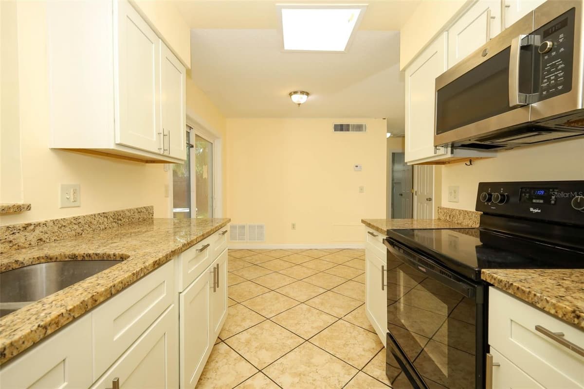 586 TULANE DRIVE — photo 14 of 31