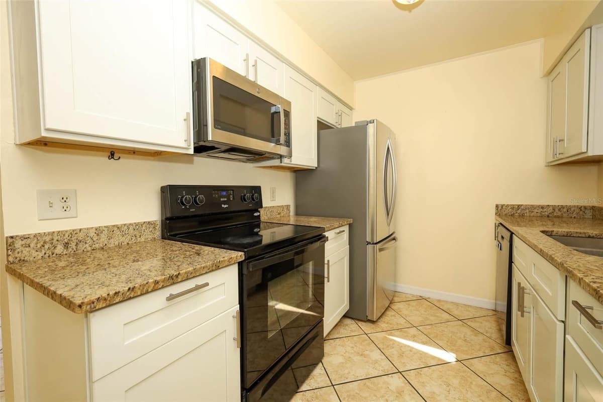 586 TULANE DRIVE — photo 13 of 31