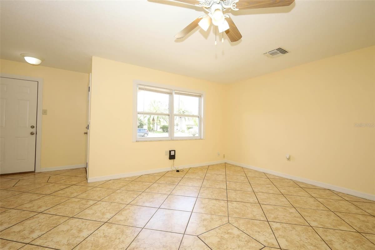 586 TULANE DRIVE — photo 4 of 31