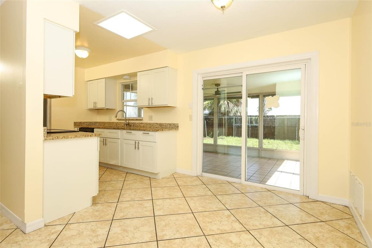 586 TULANE DRIVE — photo 10 of 31