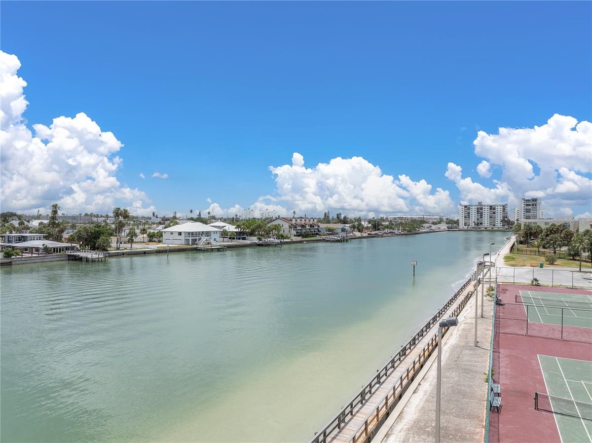 7600 BAYSHORE DRIVE — photo 41 of 48