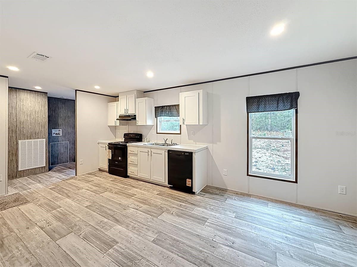 150 LAKE GALILEE DRIVE — photo 5 of 42