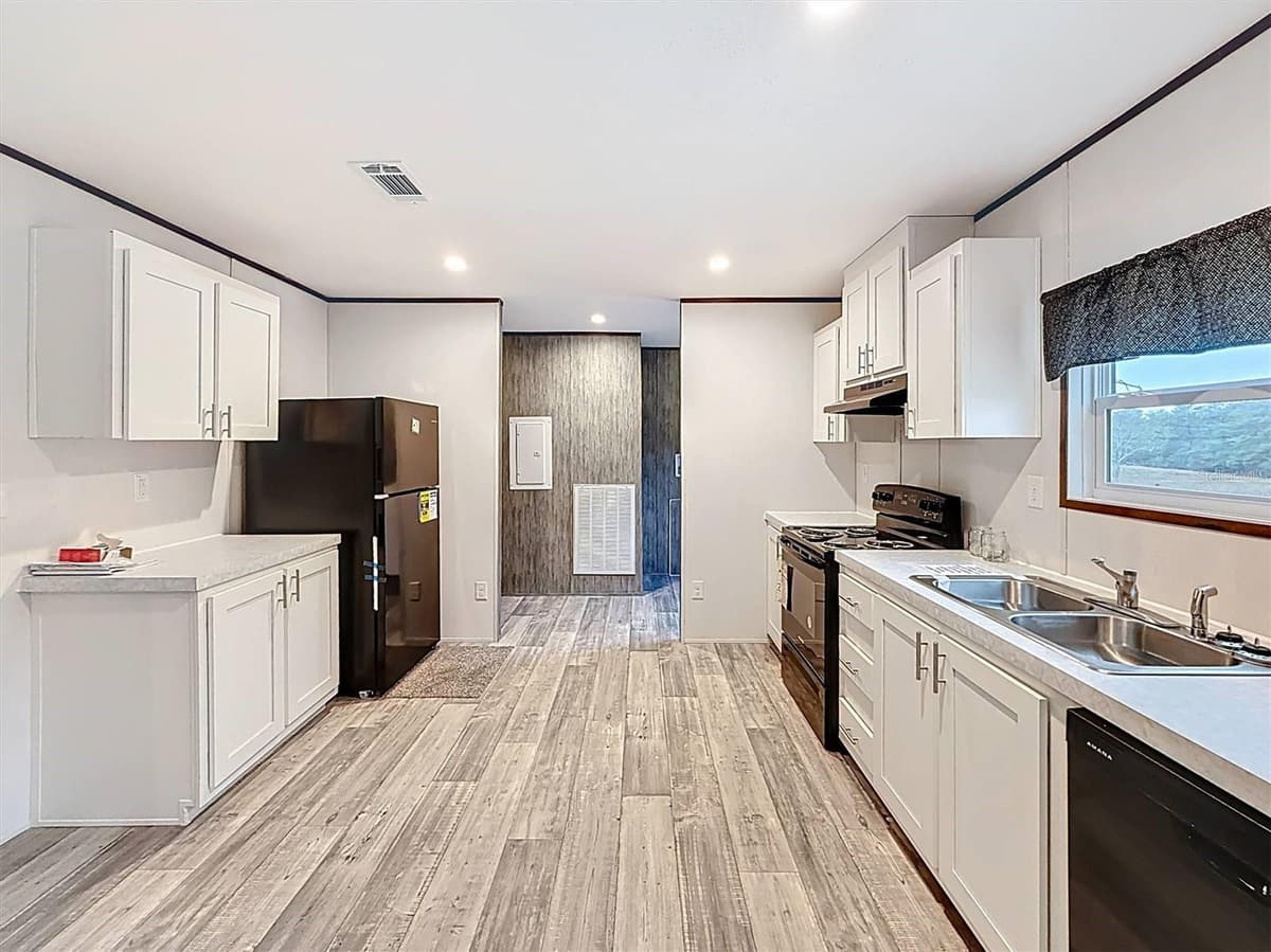 150 LAKE GALILEE DRIVE — photo 7 of 42